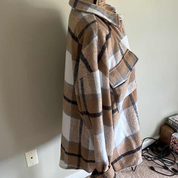 NWT Kittenish Tamara Shacket size large. Sold out style! - Picture 3 of 8